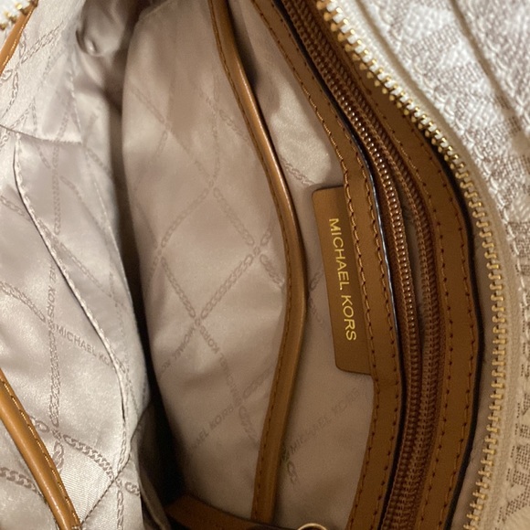 Michael Kors Jet set travel bag size large. Vanilla - Picture 9 of 12